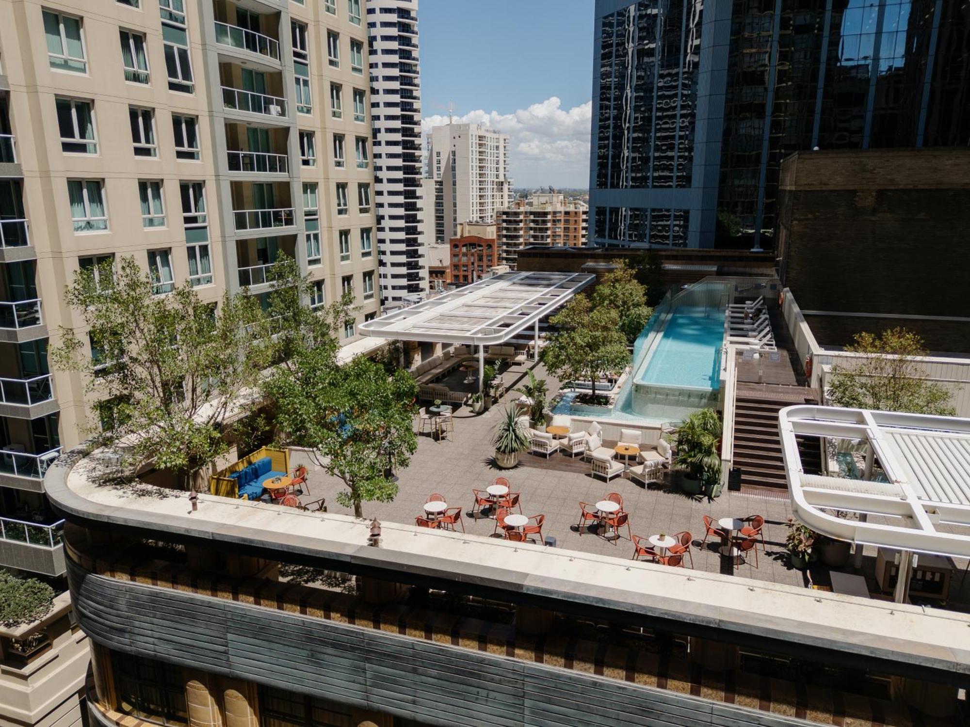 Kimpton Margot Sydney By Ihg Hotel Ngoại thất bức ảnh The rooftop pool at the Ritz-Carlton